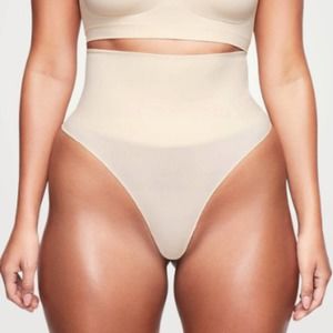 1790 ~ SKIMS ~ Seamless Core Control Thong L